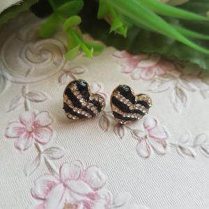 Strasszköves, szív alakú fülbevaló
