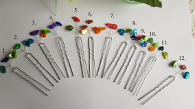 Színes, lapos gyöngyös, 3 ágú hajtű, drótos hajdísz