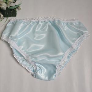 XL-es / 48-as Hagyományos fazonú szatén bugyi – világoskék-fehér