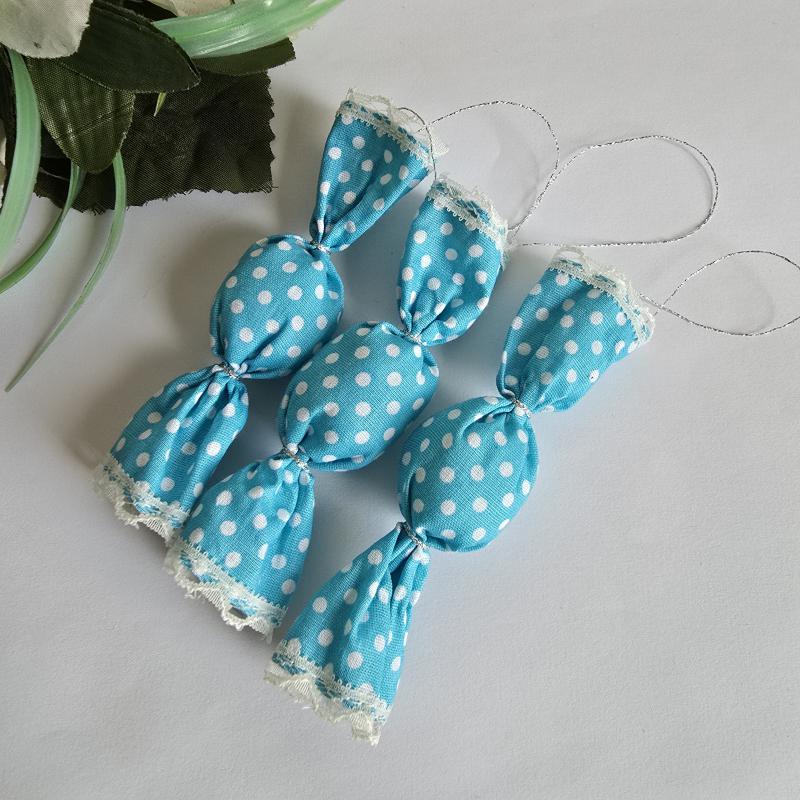 Türkiz alapon fehér pöttyös textil szaloncukor karácsonyfadísz, karácsonyi dekoráció