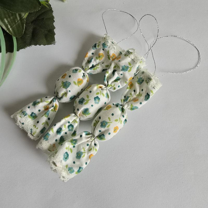 Virág mintás textil szaloncukor, karácsonyfadísz, karácsonyi dekoráció