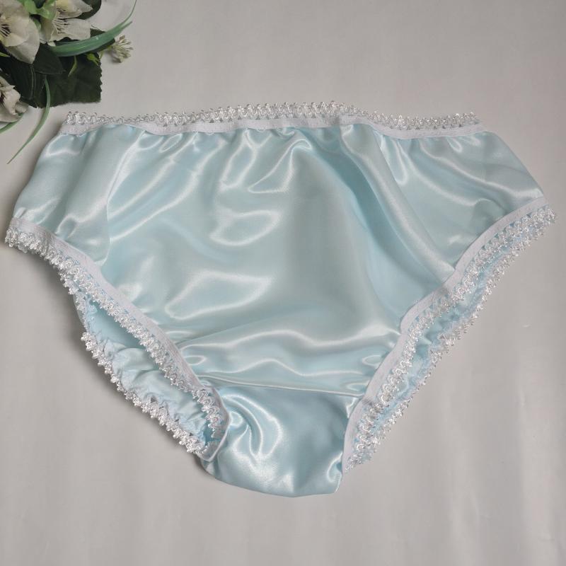 XL-es / 48-as Hagyományos fazonú szatén bugyi – világoskék-fehér