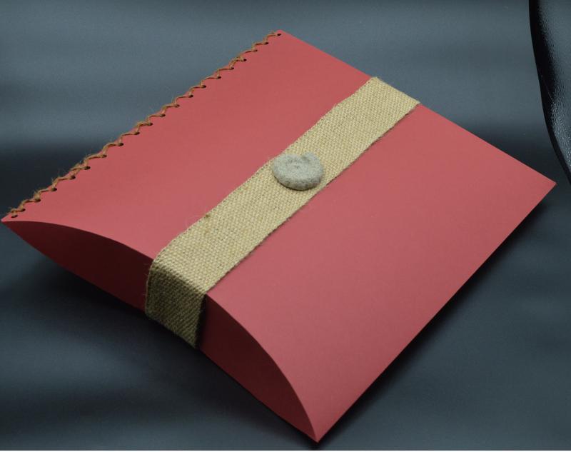 Lebomló urna szórópárna - cseresznye színben csigás