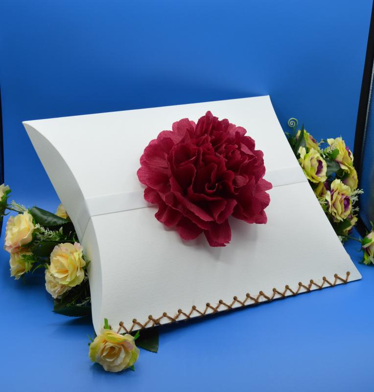 Lebomló urna szórópárna - fehér színben vörös színű virág