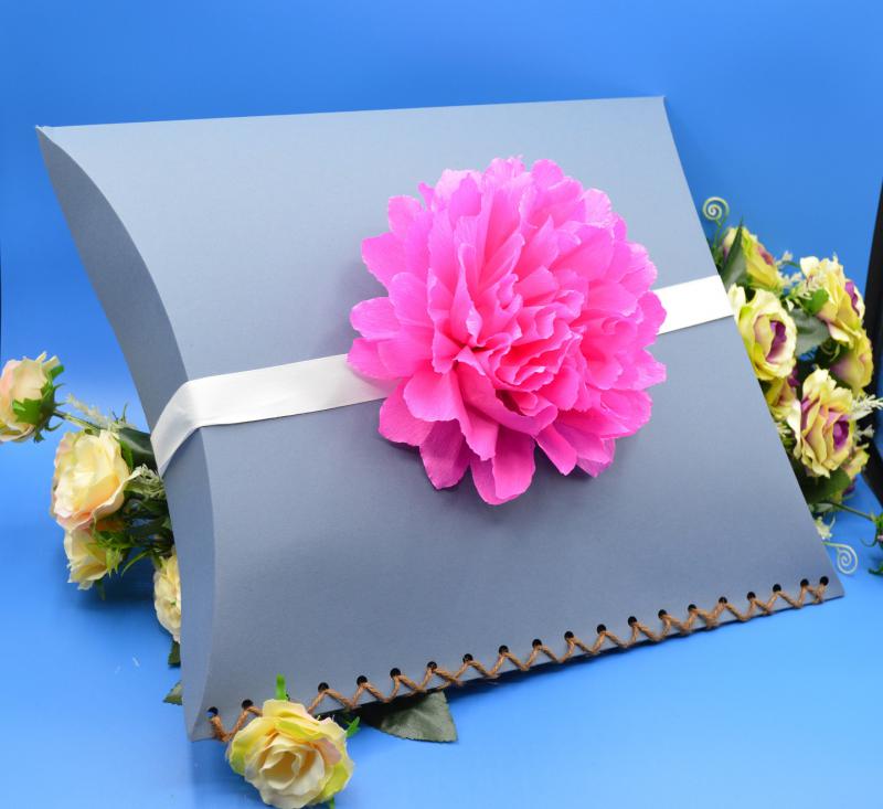 Lebomló urna szórópárna - Levendula színben rózsaszín színű virággal