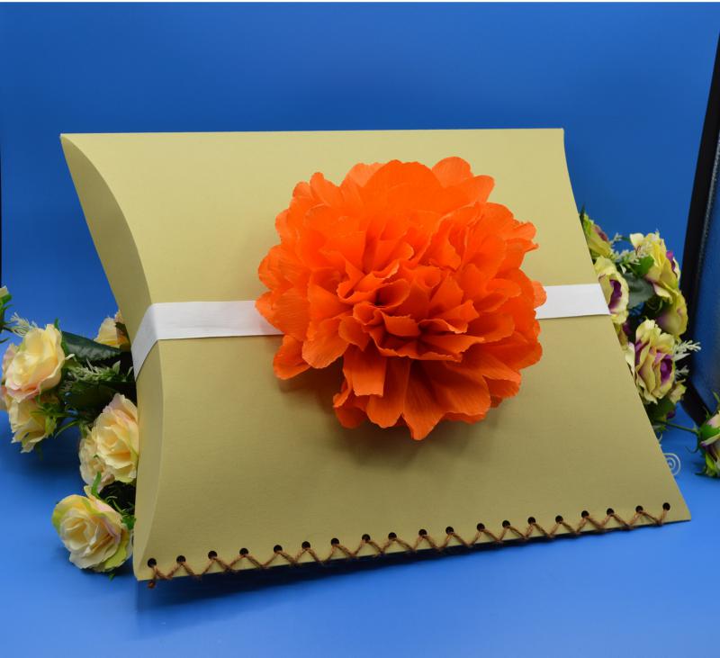 Lebomló urna szórópárna - olíva színben barack színű virággal