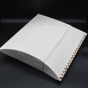 Lebomló urna szórópárna - környezetbarát fehér színbe pántos