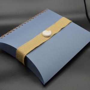 Urna szóró párna - Levendula színben fehér csigás