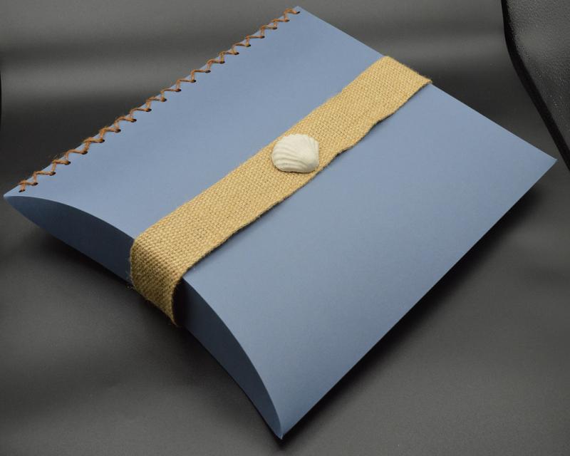 Urna szóró párna - Levendula színben fehér kagylós