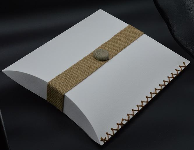 Urna szórópárna - fehér, homok csiga dísszel lebomló