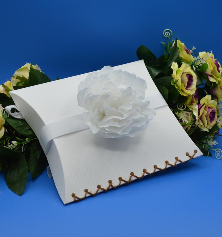 Urna szórópárna - fehér kis méret fehér színű virággal