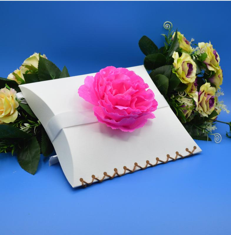 Urna szórópárna - fehér kis méret rózsaszín színű virággal