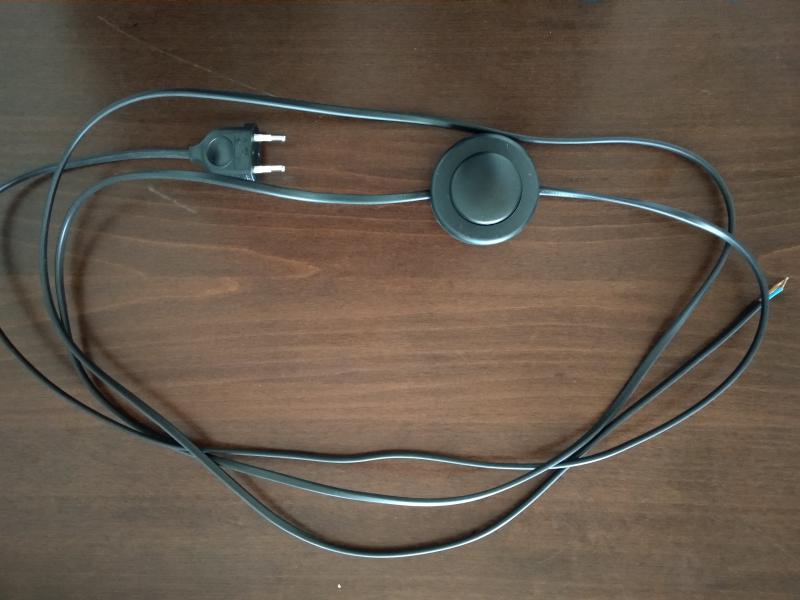 100/200 talpkapcsolós vezeték fekete