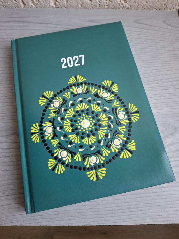 Mandala 2027-es határidő napló – Kézzel festett, egyedi ajándék nőknek