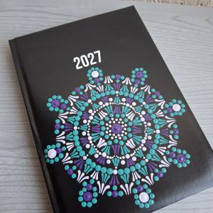 Mandala 2027-es határidő napló – Kézzel festett, egyedi ajándék nőknek