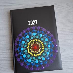 Mandala a csakra színeivel 2027-es határidő napló – Kézzel festett, egyedi ajándék nőknek
