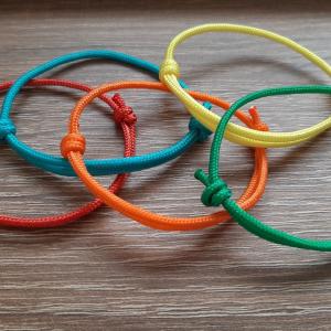 Színterápiás paracord zsinór karkötő 12 db-os kiszerelés