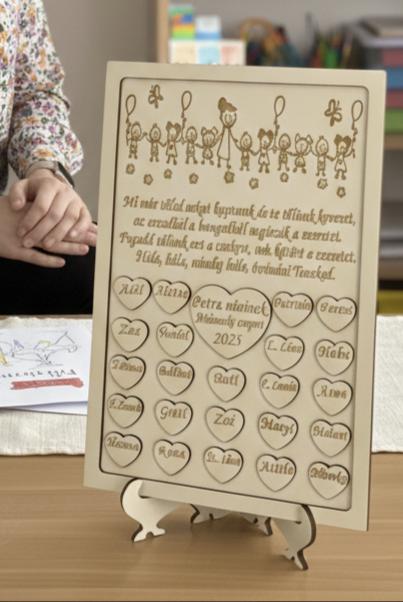 Egyedi fa emléktábla