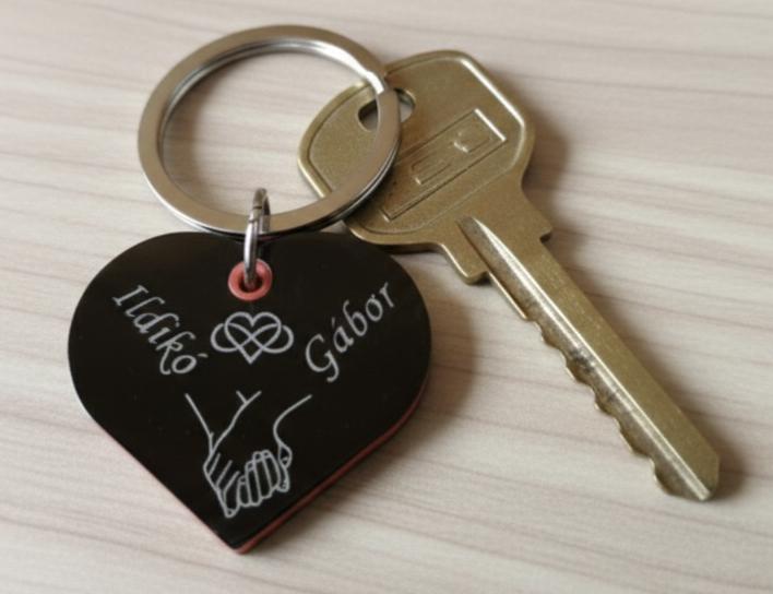 Szív kulcstartó – Antracit és piros