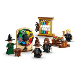 LEGO® Harry Potter™ - Roxfort™ kastély: A Teszlek Süveg kiválasztási ceremóniája | #76460
