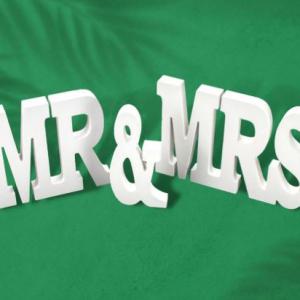 Mr & Mrs felirat fából