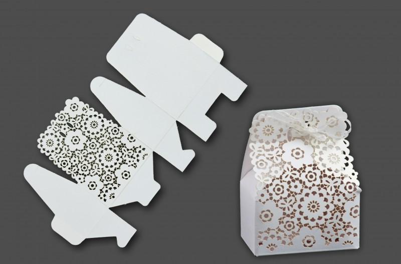 Ajándékdoboz esküvői virágos áttört 10cm 12db