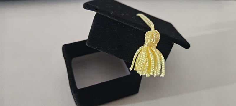 Bársony papírdoboz ballagási sapi 2,5x6cm ékszertartó