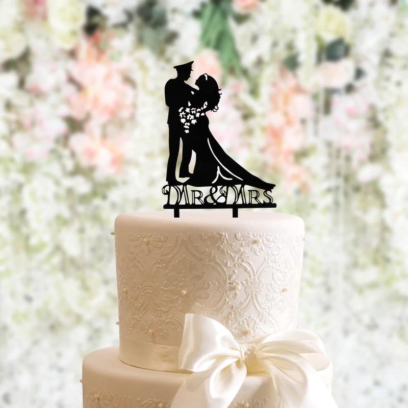 Esküvői tortadísz – vintage katona és menyasszony fekete