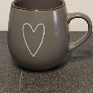 Bögre 8x9,5cm szives - barna