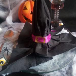 Boszorkány süveg hajtogatott szalvéta