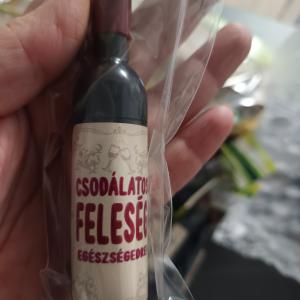 Csodálatos Feleség - Dugóhúzó Üvegnyitó Hűtőmágnes - Ajándék Feleségnek
