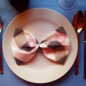 Csokornyakkendő mintás