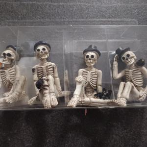Csontváz figura kalapban 4db 8cm