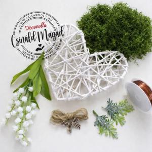 DIY Csináld magad!  Erdei szív falidísz mohával és gyöngyvirág díszítéssel