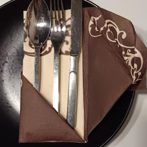 Elegáns leveles zseb mintás