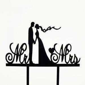 Esküvői tortadísz fekete Mr. és Mrs. csókolózik