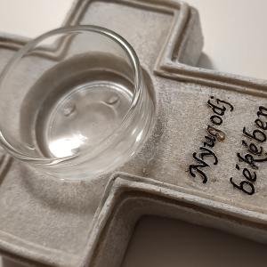 Kegyelet kereszt mécsestartóval 13,5x10x4 cm