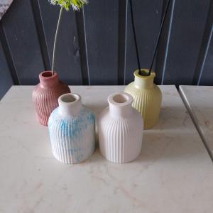 Kerekített bordázott váza