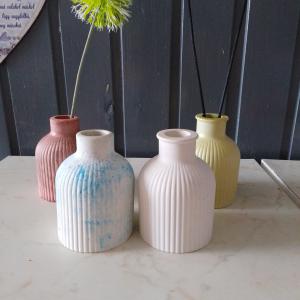 Kerekített bordázott váza