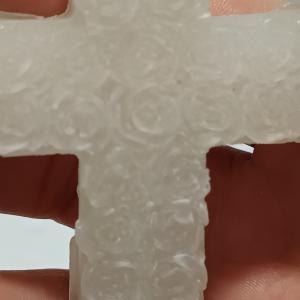 Kereszt rózsa motívumokkal