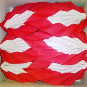 Kétszínű levél hajtogatott szalvéta