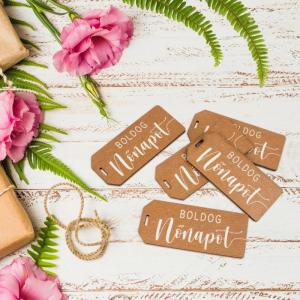 Nyomtatott dekorkarton - Boldog nőnapot scrapbook táblák 1db natúr