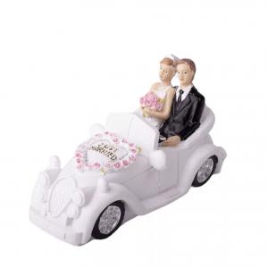 Polirezin autó esküvői párral 10,2x6 cm