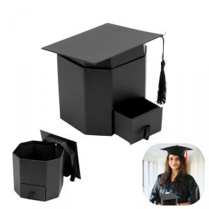Prémium Fekete Ballagási Kalap Díszdoboz – Elegáns Meglepetés a Nagy Napra