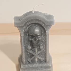 Sírkő halálfejes kézműves gyertya 6x5cm