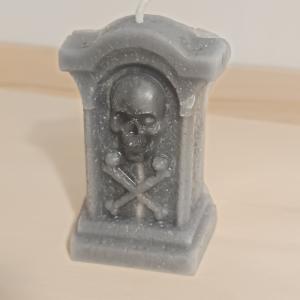 Sírkő halálfejes kézműves gyertya 6x5cm