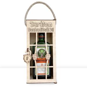 Vicces Börtönös Italos Díszdoboz Fa Italtartó 0,7 l Italokhoz - Barátom Szabadíts ki! felirattal Gravírozva - Ajándék Barátnak