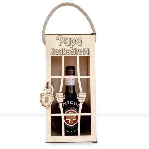 Vicces Börtönös Italos Díszdoboz Fa Italtartó 0,7 l Italokhoz - Papa Szabadíts ki! felirattal Gravírozva - Ajándék Nagypapának