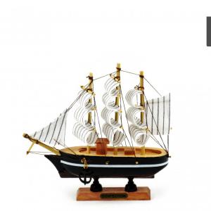 Vitorlás Hajó Dekoráció – 16 cm (Választható Típus)