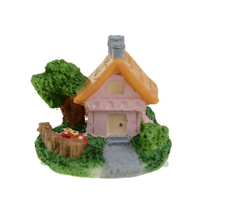 Figura ház poly 5,7*4,9*4,6cm kerttel rózsaszín